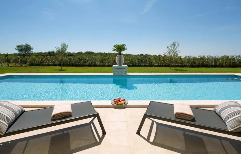 Beautiful Villa Nevia With Pool In Kanfanar Chorvatsko